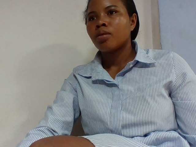 Juliah1a live cam on BongaCams
