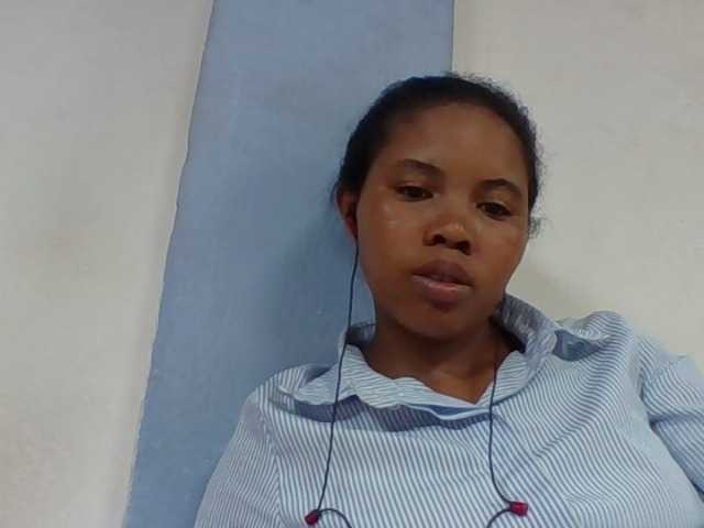 Juliah1a live cam on BongaCams