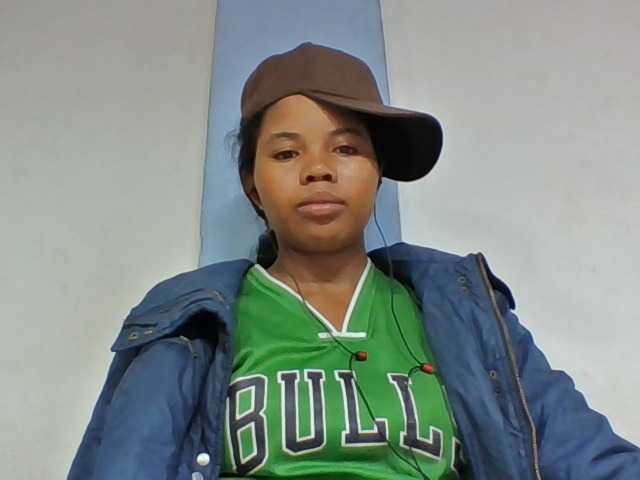 Juliah1a live cam on BongaCams