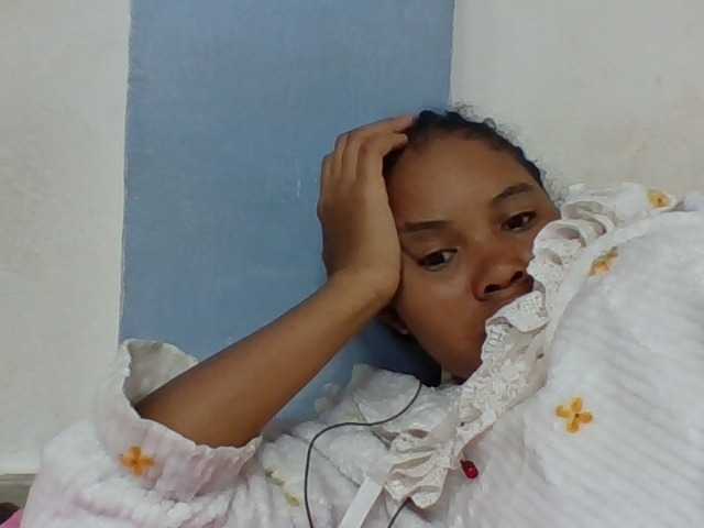 Juliah1a live cam on BongaCams