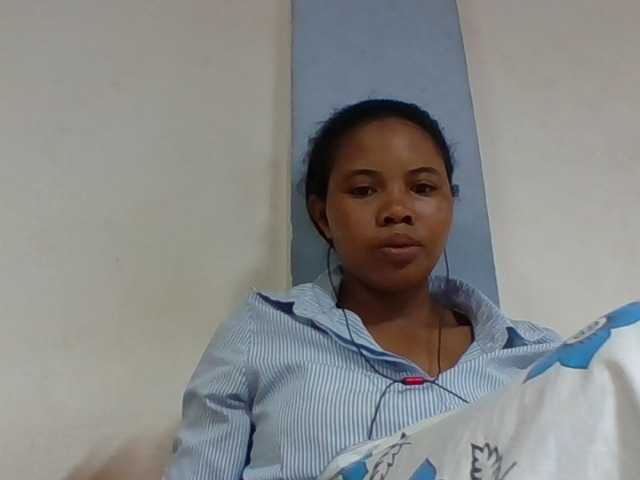 Juliah1a live cam on BongaCams