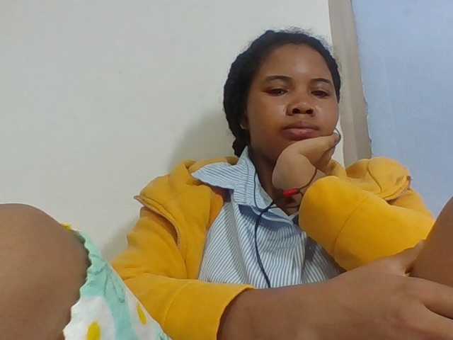 Juliah1a live cam on BongaCams