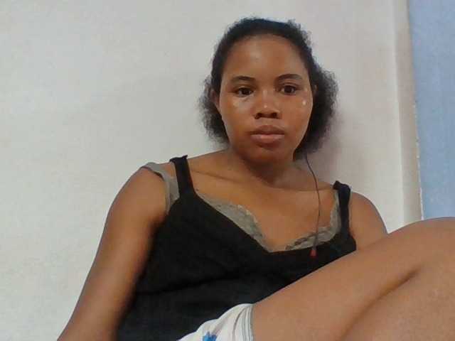 Juliah1a live cam on BongaCams
