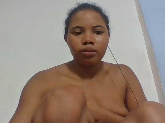 Juliah1a live cam on BongaCams
