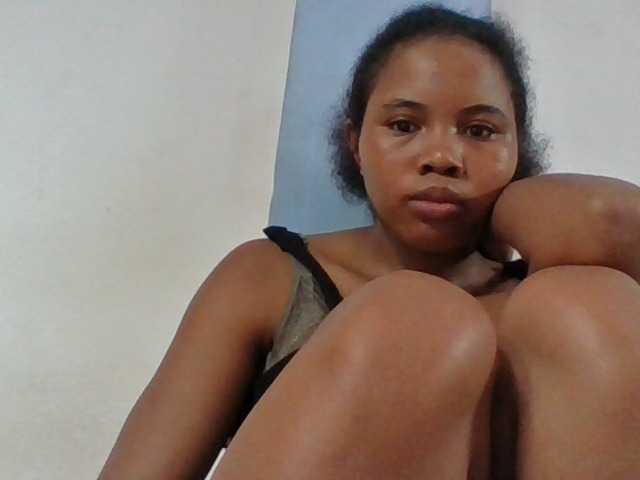 Juliah1a live cam on BongaCams