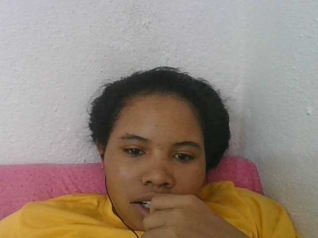 Juliah1a live cam on BongaCams