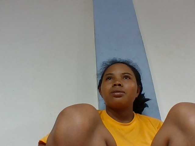 Juliah1a live cam on BongaCams