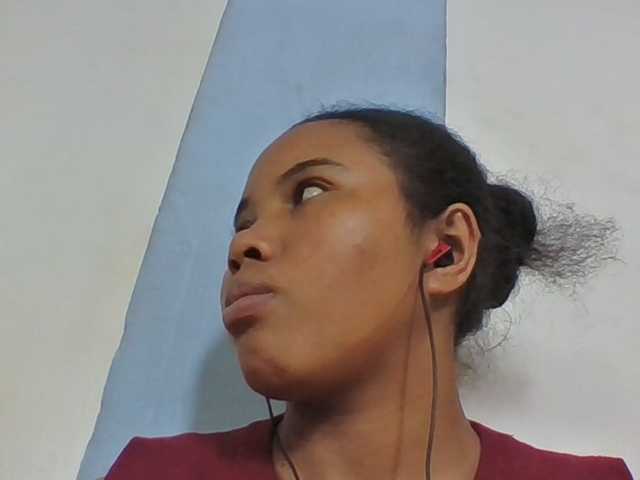 Juliah1a live cam on BongaCams
