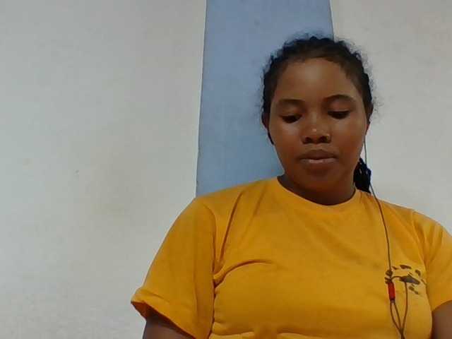Juliah1a live cam on BongaCams