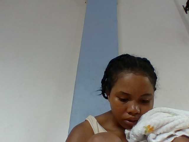 Juliah1a live cam on BongaCams