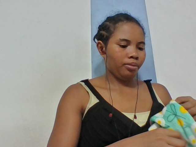 Juliah1a live cam on BongaCams