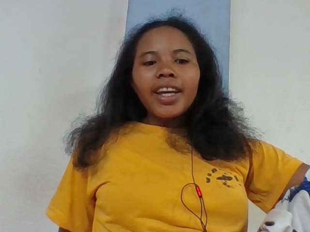 Juliah1a live cam on BongaCams