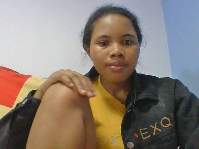 Juliah1a live cam on BongaCams