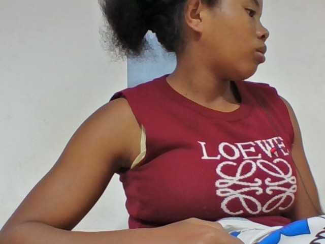 Juliah1a live cam on BongaCams