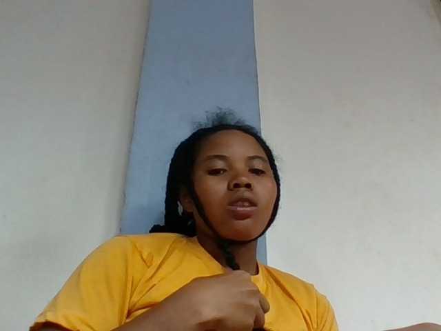 Juliah1a live cam on BongaCams
