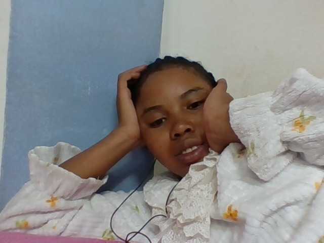 Juliah1a live cam on BongaCams