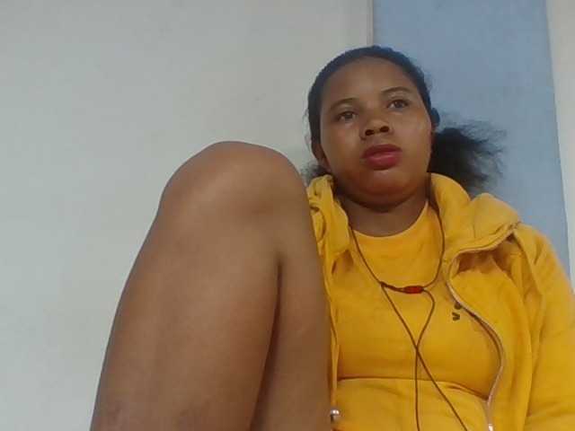 Juliah1a live cam on BongaCams