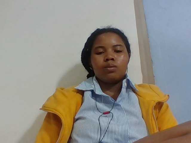 Juliah1a live cam on BongaCams