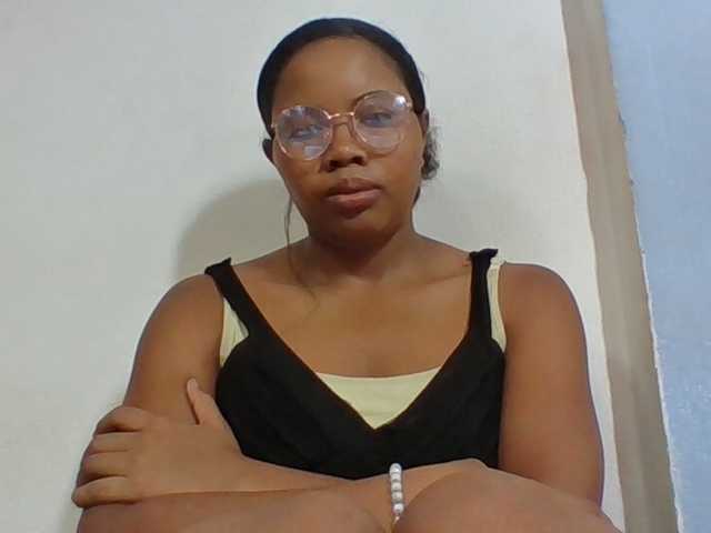 Juliah1a live cam on BongaCams