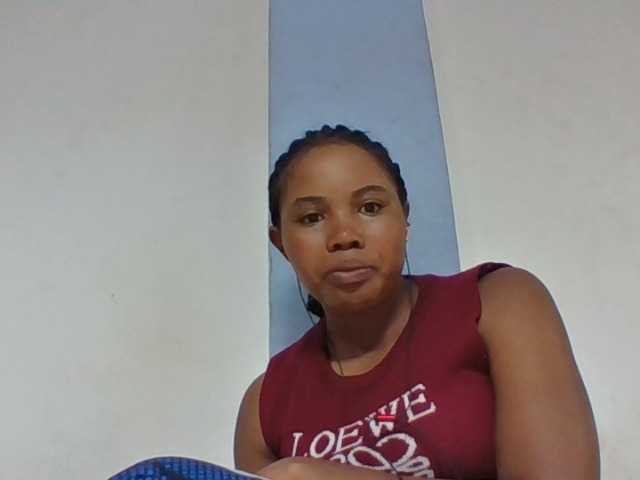 Juliah1a live cam on BongaCams