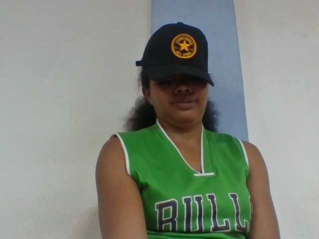 Juliah1a live cam on BongaCams