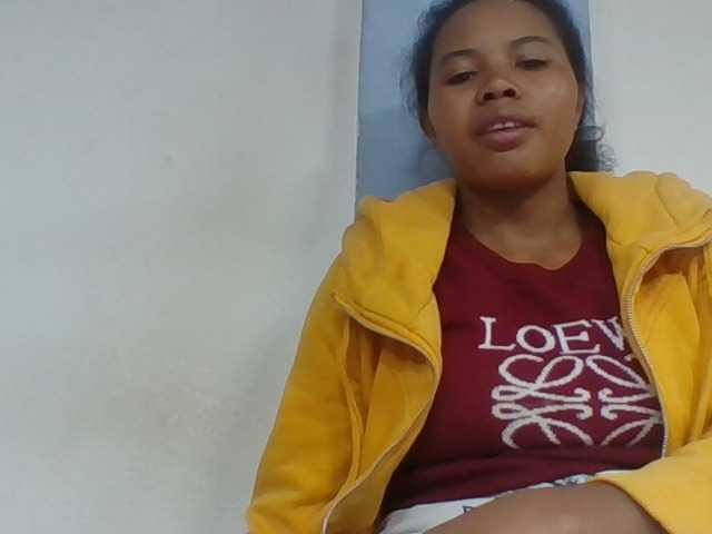 Juliah1a live cam on BongaCams