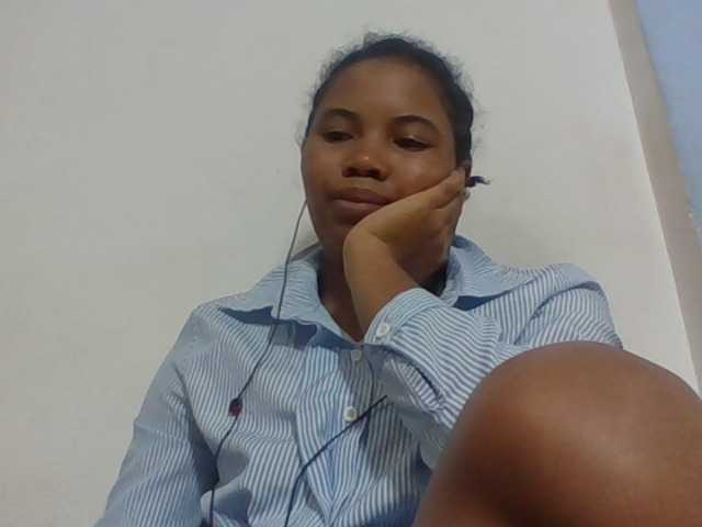 Juliah1a live cam on BongaCams