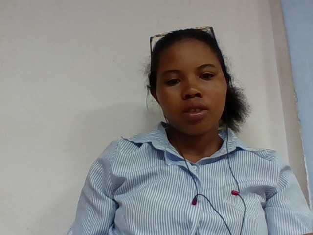 Juliah1a live cam on BongaCams