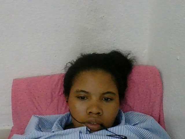 Juliah1a live cam on BongaCams