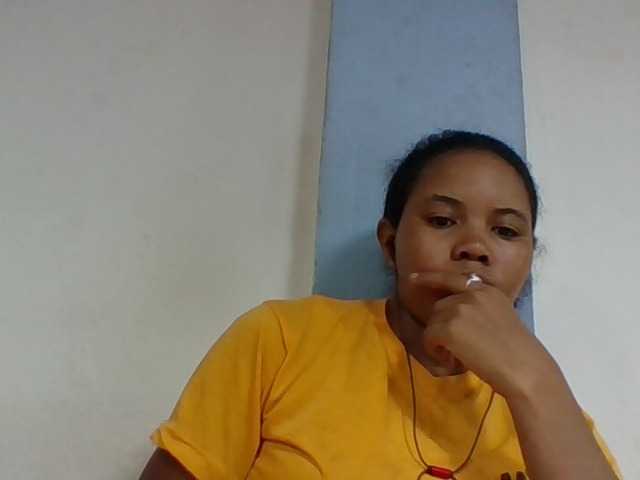 Juliah1a live cam on BongaCams