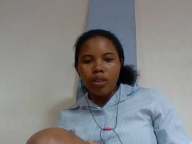 Juliah1a live cam on BongaCams