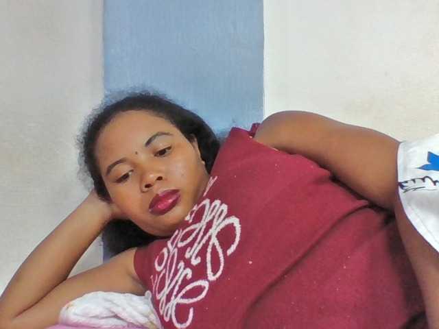 Juliah1a live cam on BongaCams