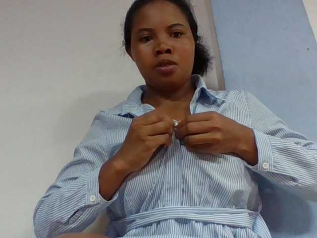 Juliah1a live cam on BongaCams