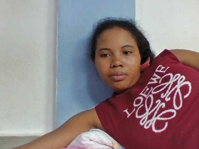 Juliah1a live cam on BongaCams