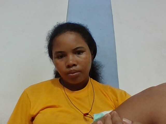 Juliah1a live cam on BongaCams