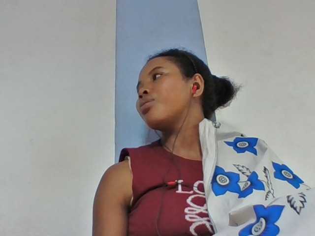 Juliah1a live cam on BongaCams