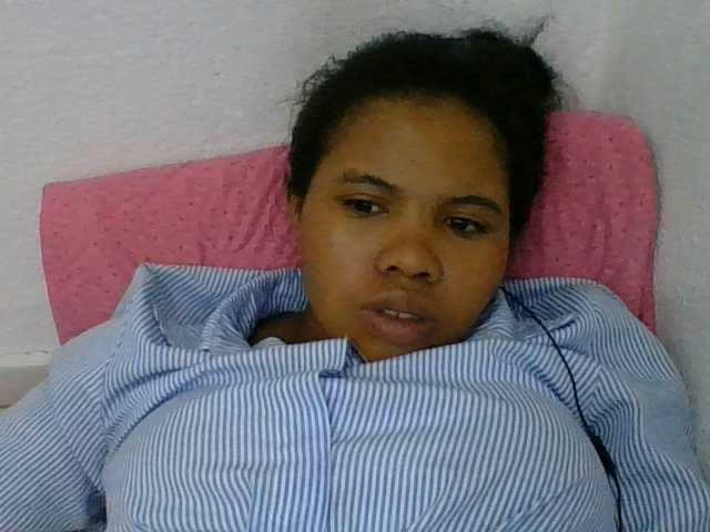 Juliah1a live cam on BongaCams