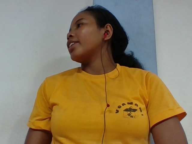 Juliah1a live cam on BongaCams