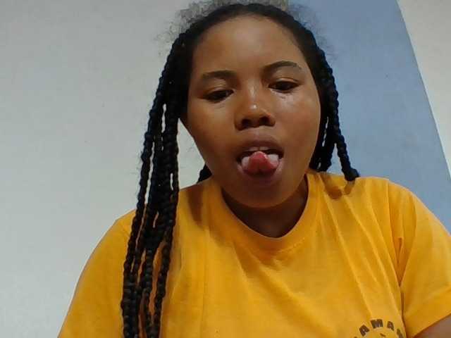 Juliah1a live cam on BongaCams