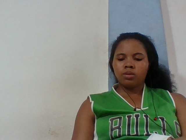 Juliah1a live cam on BongaCams