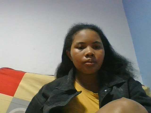Juliah1a live cam on BongaCams