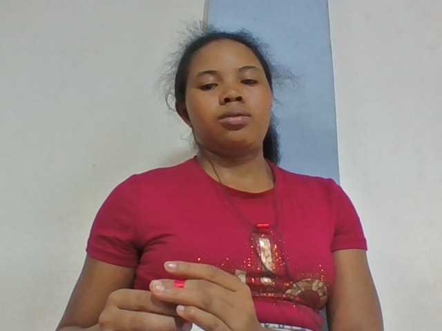 Juliah1a live cam on BongaCams