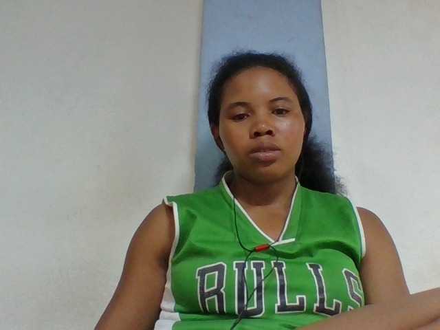 Juliah1a live cam on BongaCams