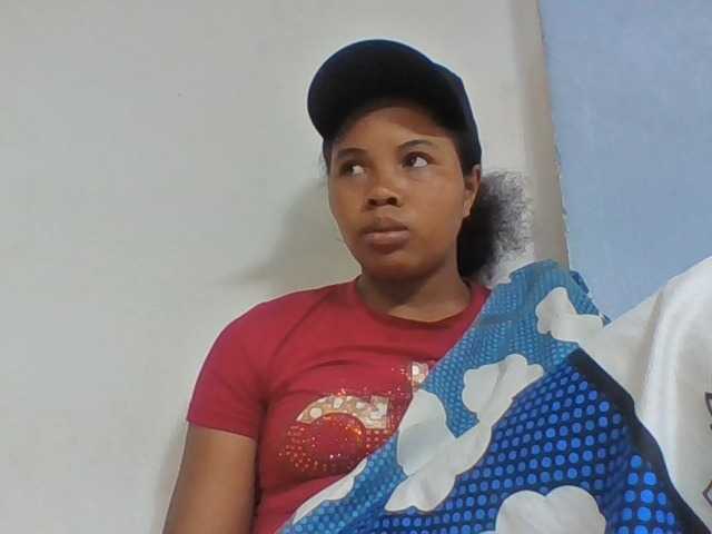 Juliah1a live cam on BongaCams