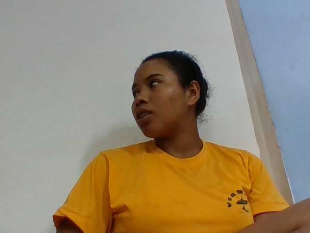 Juliah1a live cam on BongaCams