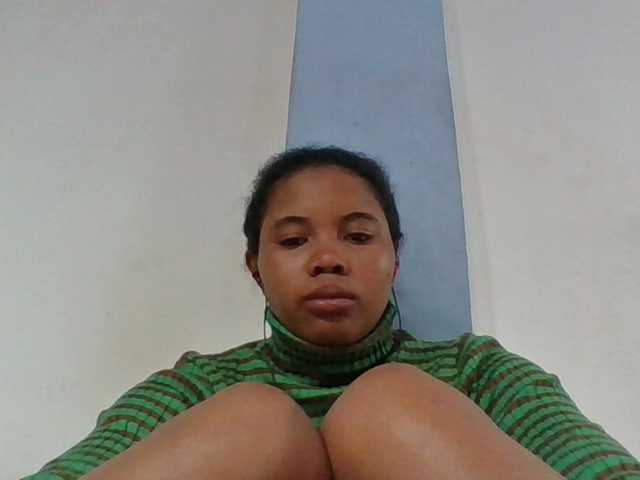 Juliah1a live cam on BongaCams
