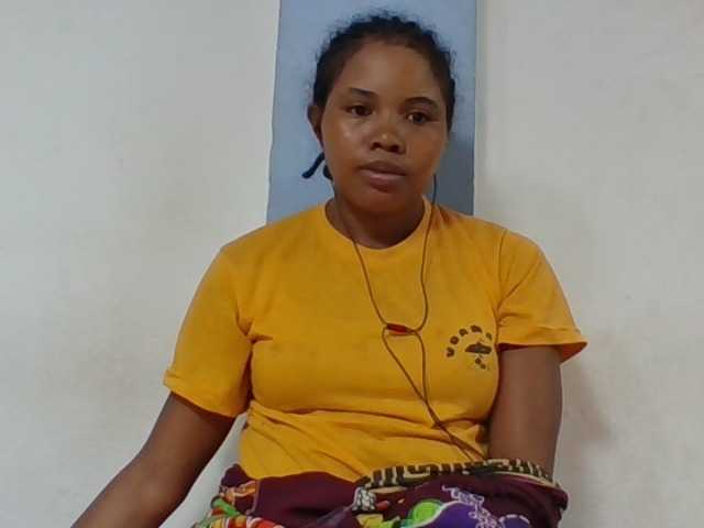 Juliah1a live cam on BongaCams