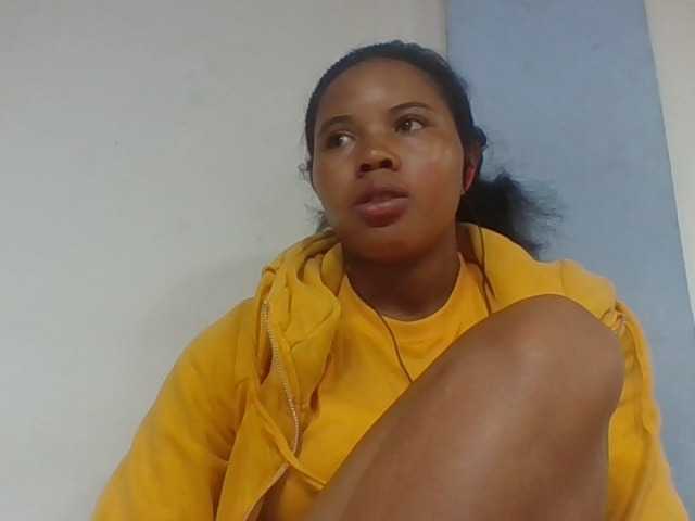 Juliah1a live cam on BongaCams