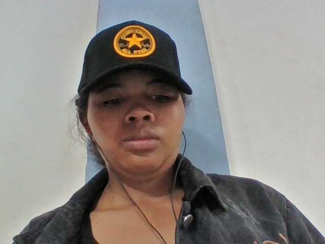 Juliah1a live cam on BongaCams