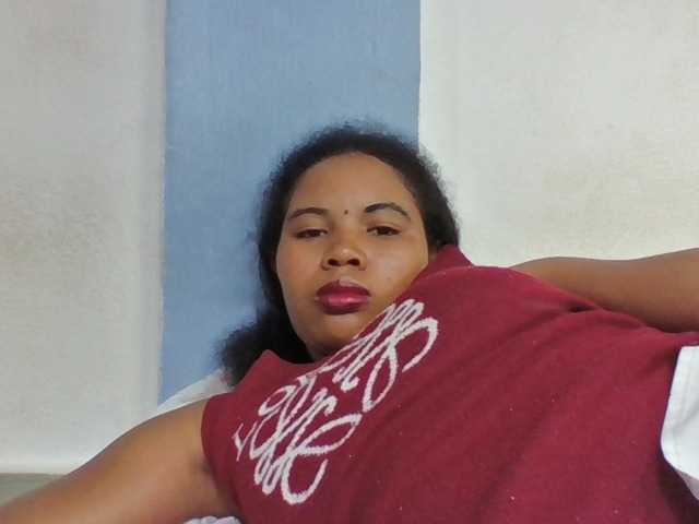 Juliah1a live cam on BongaCams